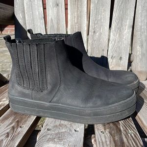 VGUC J/Slides Nubuck Waterproof platform ankle boots sz. 8